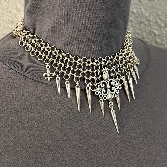Fleur de Lis Gothic Renaissance Handmade Chainmail Choker Bib Necklace Spikes - Picture 11 of 16